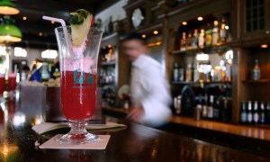 002%20(A%20terrible)%20Singapore%20Sling%20in%20The%20Long%20Bar,%20Raffles