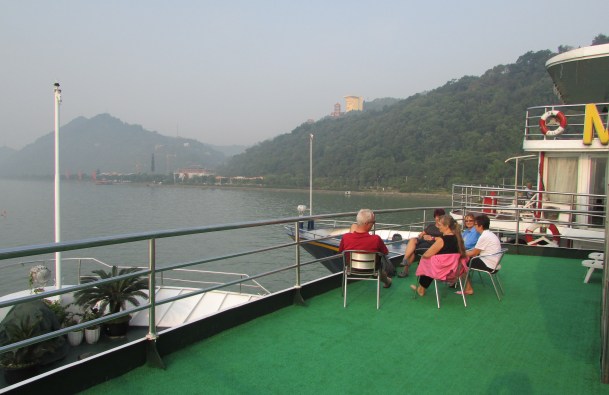 Sarah entertains lesser mortals from D Deck – close to the engines – the people were nice enough though…